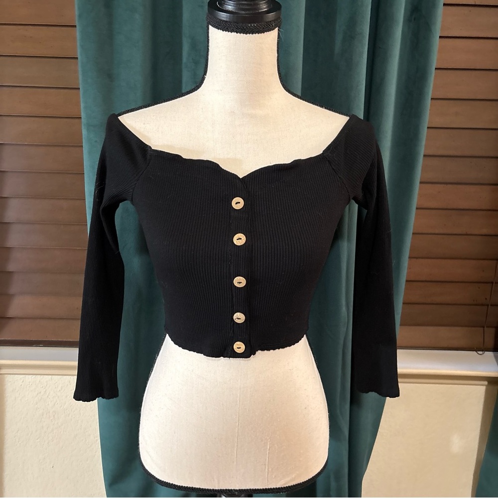 Elegant Black Button-Up Crop Top